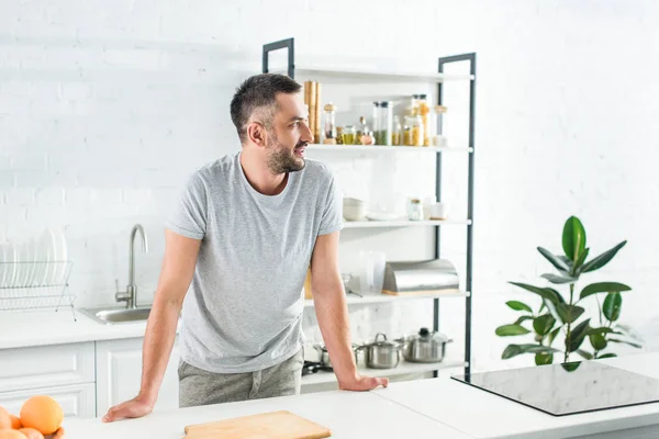 Side View Smiling Man Standing Table Kitchen — Stock Photo, Image