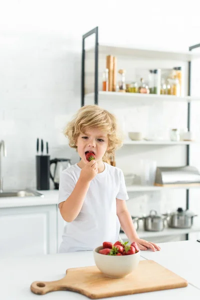 Adorable Little Boy Eating Strawberry Table Kitchen — Free Stock Photo