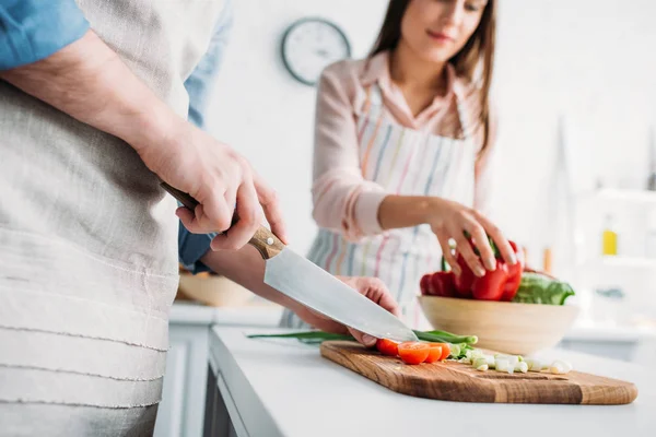 Cropped Image Boyfriend Cutting Vegetables Girlfriend Taking Bell Pepper Kitchen — Stock Photo, Image