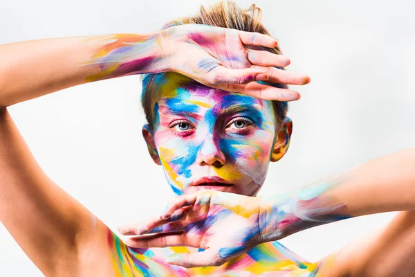 Chica Atractiva Con Colorido Arte Corporal Brillante Tocando Frente Barbilla — Foto de Stock