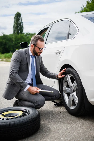 Handsome Businessman Changing Tires Car Road — Stock Photo, Image