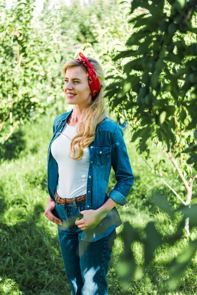 Attractive Farmer Looking Away Green Garden Farm — Stock Photo, Image