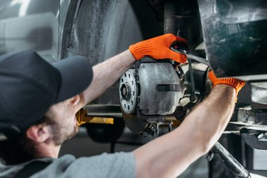 profesyonel otomatik mekanik araba tekerleği olmadan onarma