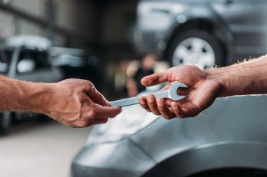 otomatik mekanik anahtar tamircisi ile kısmi görünümünü