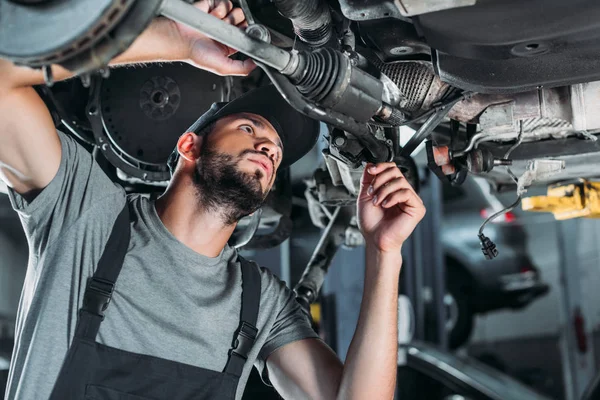 Mechanic Overalls Repairing Car Auto Repair Shop — Stock Photo, Image