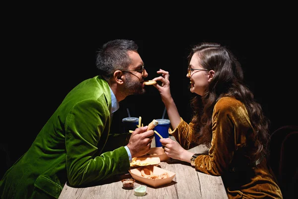 Side View Couple Stylish Velvet Eating Fried Onion Rings French — Stock Photo, Image