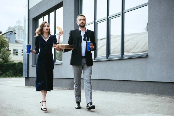 Couple Luxury Outfit Soda Drinks Italian Pizza Walking Street — Stock Photo, Image