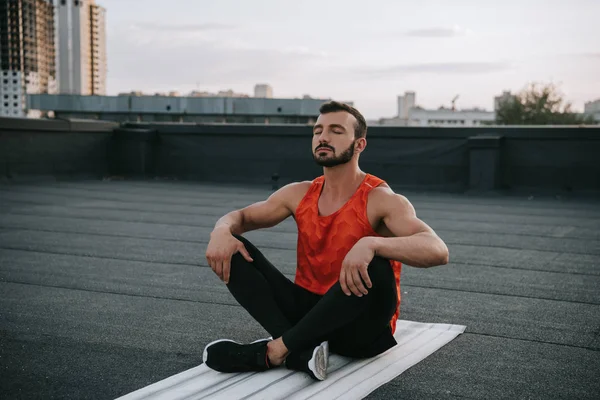 Handsome Sportsman Stretching Legs Yoga Mat Roof — Stock Photo, Image