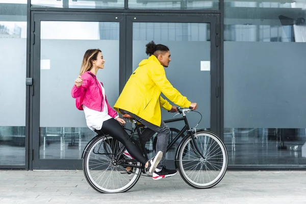 Side View Happy Multicultural Couple Riding Bicycle City Street — Stock Photo, Image