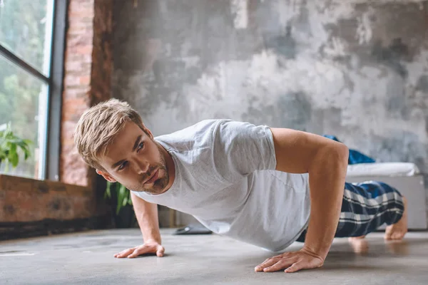 Confident Young Man Doing Push Ups Morning Time Home — Stock Photo, Image