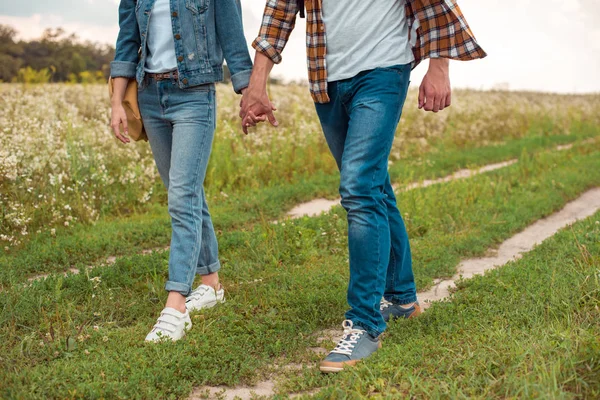 Cropped Shot Couple Holding Hands While Walking Field Wild Flowers — Stock Photo, Image