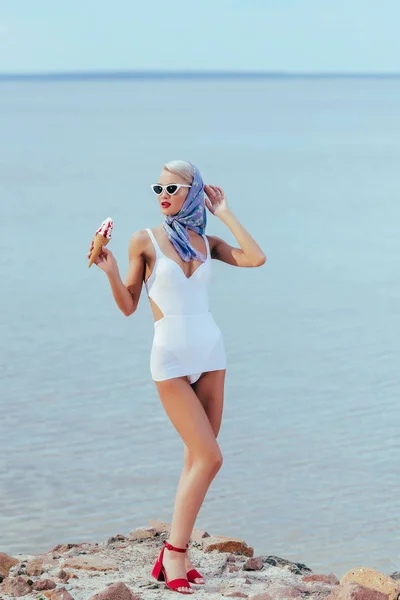 Beautiful Young Woman Retro Swimsuit Holding Ice Cream Posing Sea — Free Stock Photo