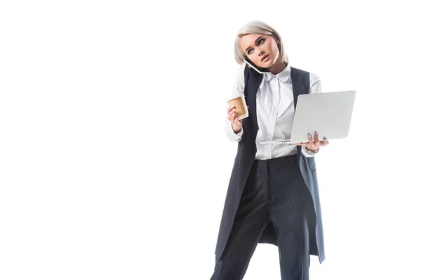 Portret Van Drukke Zakenvrouw Met Koffie Gaan Laptop Praten Smartphone — Stockfoto