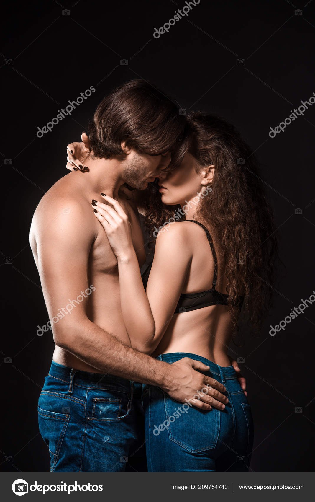 Пышногрудых сексуальные фотки в объятиях порно большой