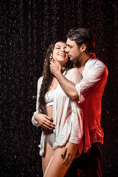 Portrait Sexy Couple White Shirts Standing Rain Black Backdrop — Stock Photo, Image