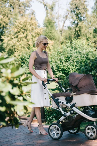 Mother Walking Baby Carriage Park — Stock Photo, Image