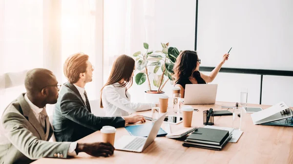 Gente Negocios Multicultural Que Tiene Reunión Negocios Oficina — Foto de Stock