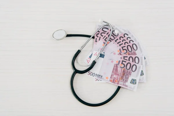 Steteskop Euro Banknot Üstten Görünüm Klinik Sağlık Sigortası Kavramı Tabloda — Stok fotoğraf