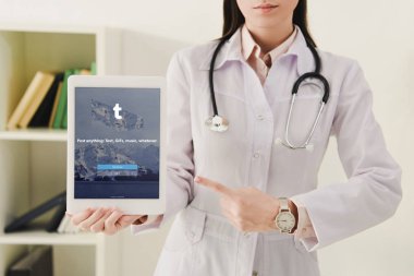 Doktor dijital tablet tumblr app ile işaret ile görünümünü kırpılmış