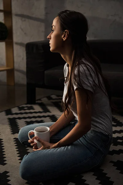 Mujer Sola Disgustada Con Taza Café Sentado Suelo —  Fotos de Stock