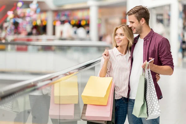 Selective Focus Couple Shopping Bags Smartphone Shopping Mall — Stock Photo, Image