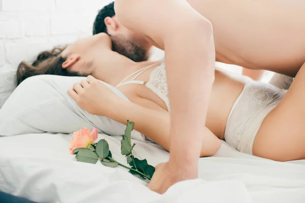 Man Holding Rose Flower Kissing Sexy Girlfriend Bed — Stock Photo, Image