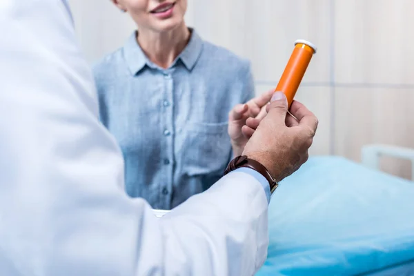 Cropped Image Mature Male Doctor Giving Pills Female Patient Hospital — Stock Photo, Image