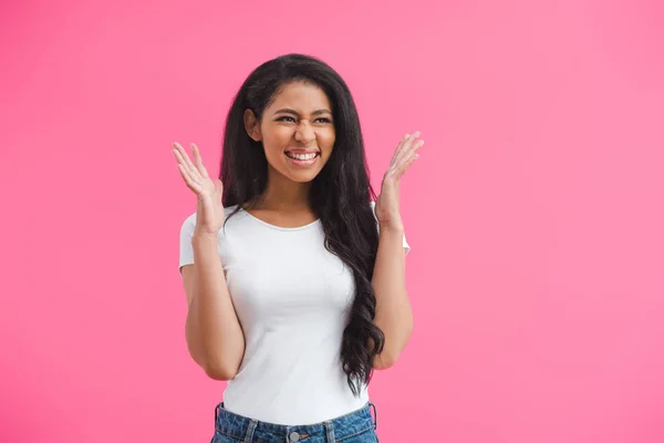 Porträt Der Schönen Emotionalen Afrikanisch Amerikanischen Frau Lässiger Kleidung Isoliert — Stockfoto