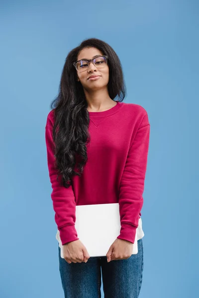 Funny Young African American Woman Eyeglasses Holding Laptop Isolated Blue — Free Stock Photo