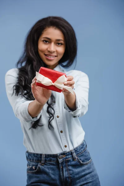 Attractive African American Girl Showing Red Gift Box Isolated Blue — Stock Photo, Image