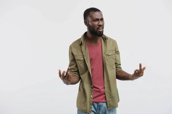 Агресивний Афроамериканський Чоловік Показує Середні Пальці Ізольовані Білому — Безкоштовне стокове фото