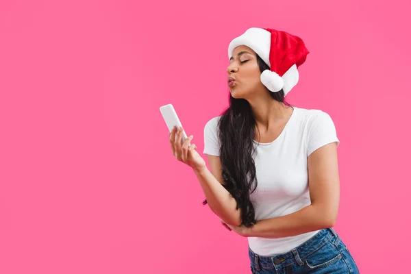 Attractive African American Girl Santa Hat Kissing Smartphone Isolated Pink — Stock Photo, Image