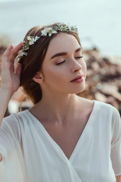 Attractive Tender Girl Posing Floral Wreath — Stock Photo, Image