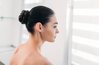 güzel kadın akupunktur tedavi spa salonu sahip yan görünüm