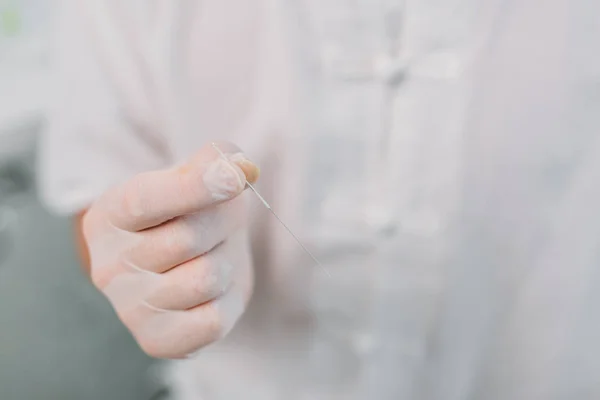 Partial View Cosmetologist White Coat Latex Glove Holding Needle Acupuncture — Stock Photo, Image