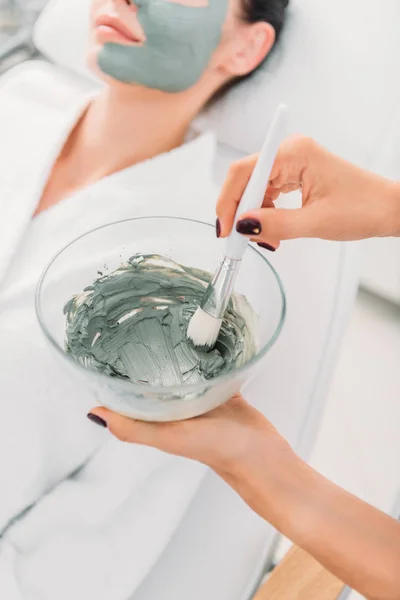 Selective Focus Cosmetologist Clay Mask Bowl Brush Spa Salon — Stock Photo, Image