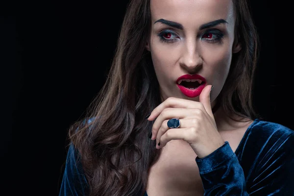 Grim Vampier Aanraken Haar Lippen Geïsoleerd Zwart — Stockfoto