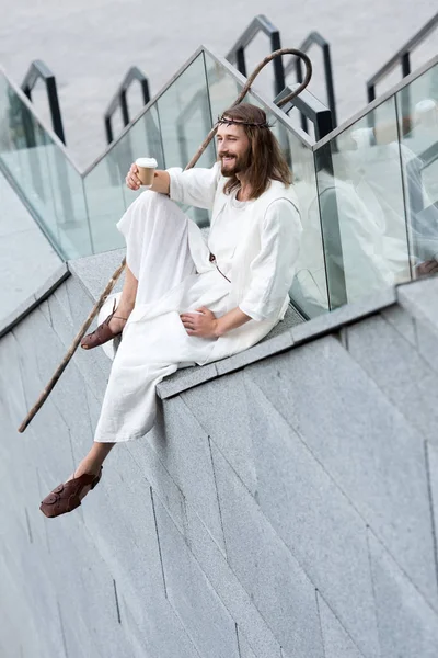 Smiling Jesus Robe Crown Thorns Sitting Staircase Side Holding Disposable — Free Stock Photo