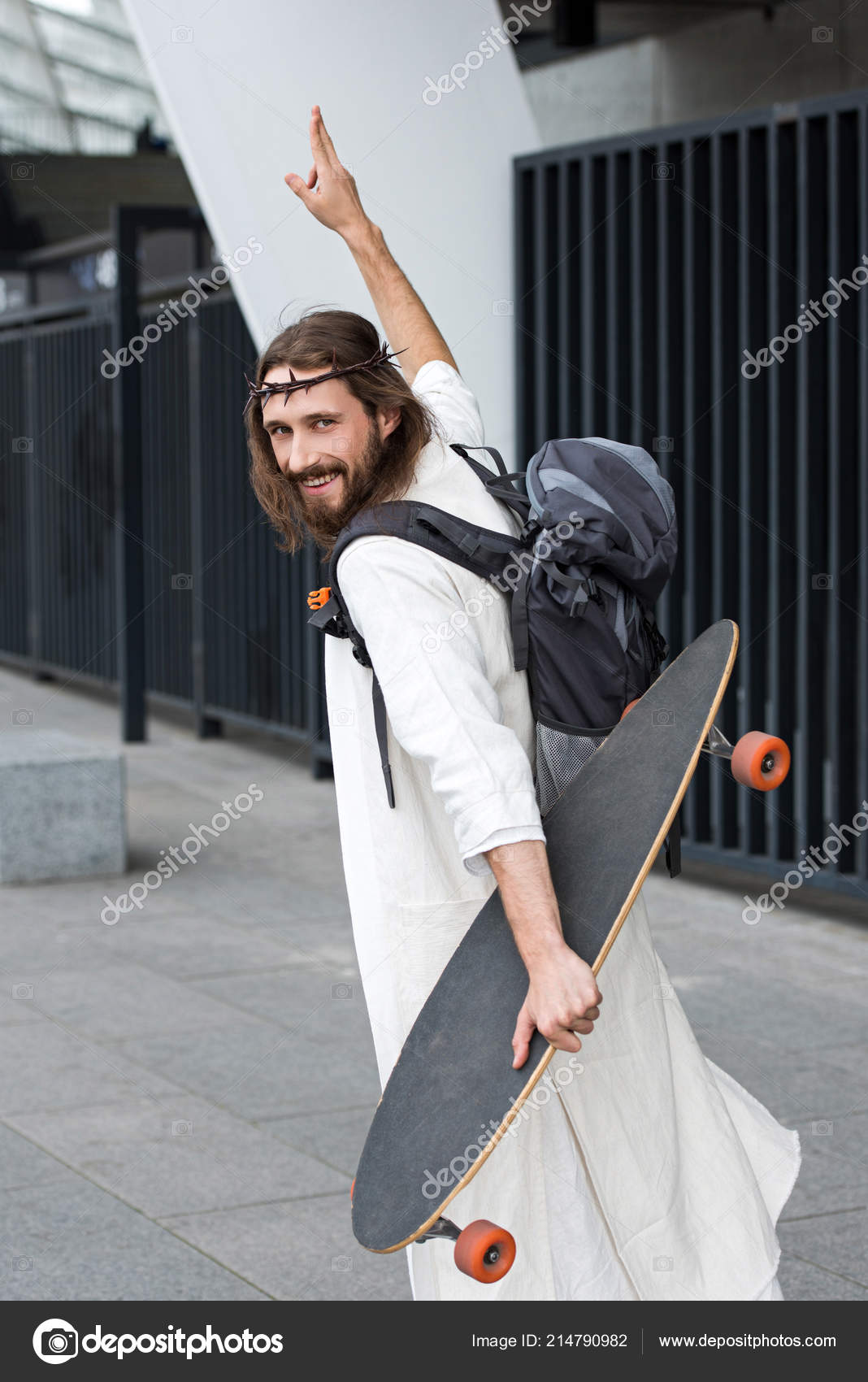 Épines Montrant Robe Avec Couronne Jésus Longboard Dans Souriant dBeCxo