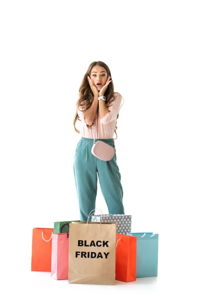 Шокированная Молодая Женщина Сумками Покупок Черную Пятницу Изолированные Белом — стоковое фото