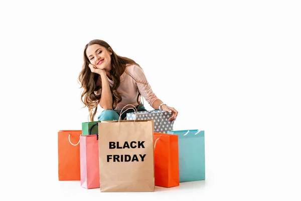 Šťastná Dívka Drží Nákupní Tašky Pro Černý Pátek Izolované Bílém — Stock fotografie