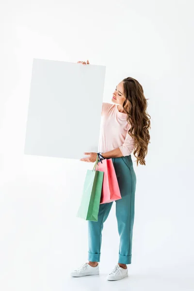 Chica Atractiva Con Tablero Vacío Bolsas Compras Aislado Blanco — Foto de Stock