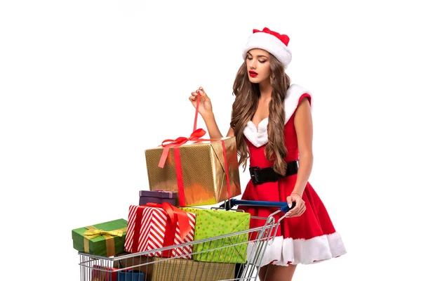 Aantrekkelijke Jonge Vrouw Santa Kostuum Met Winkelwagen Vol Met Cadeautjes — Gratis stockfoto