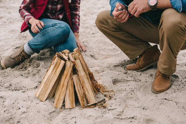 Couple Making Campfire Sandy Beach — Stock Photo, Image