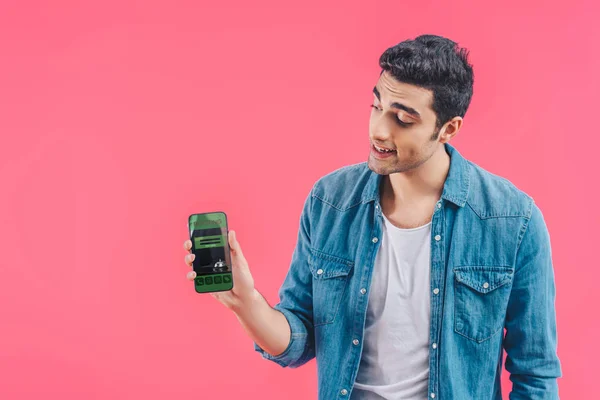 Smiling Young Man Showing Smartphone Booking Isolated Pink — Stock Photo, Image