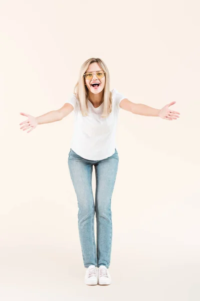 Laughing Stylish Woman Eyeglasses Standing Wide Arms Isolated Beige — Stock Photo, Image