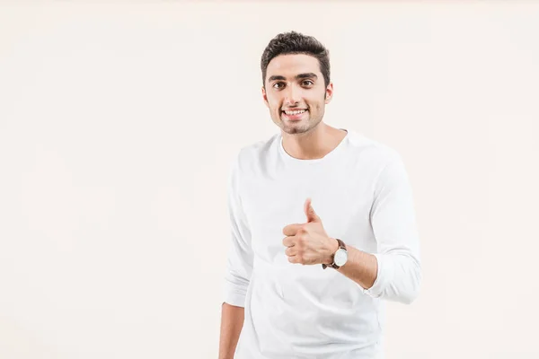 Joven Feliz Mostrando Pulgar Hacia Arriba Sonriendo Cámara Aislada Beige — Foto de Stock