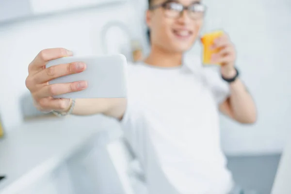Selective Focus Young Man Drinking Juice Taking Selfie Smartphone — Stock Photo, Image