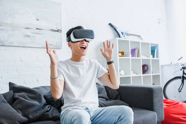 Happy Young Asian Man Sitting Couch Using Virtual Reality Headset — Stock Photo, Image