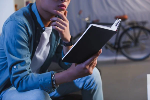 Cropped Shot Thoughtful Young Man Reading Book Home — Stock Photo, Image